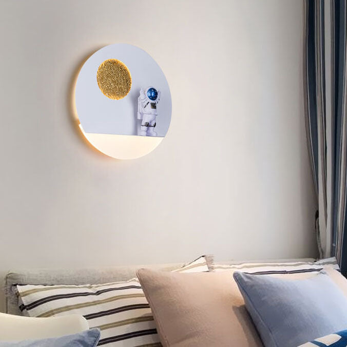 Contemporary Creative Iron Resin Round Astronaut LED Wall Sconce Lamp For Bedroom Cuvalon