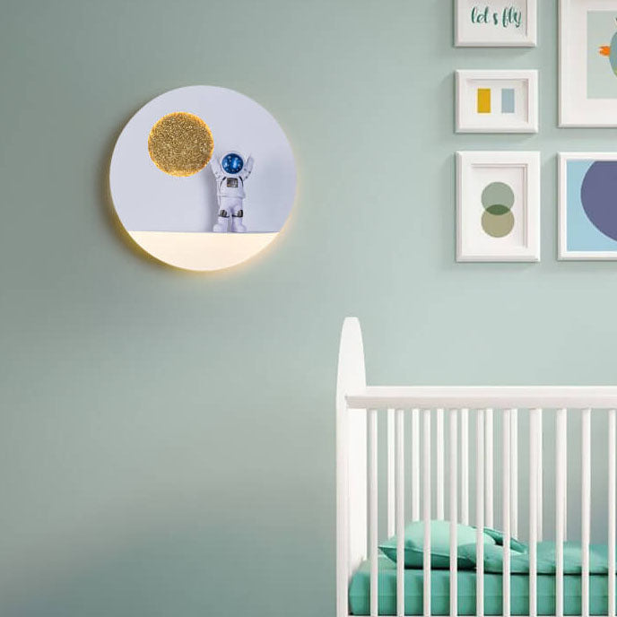 Contemporary Creative Iron Resin Round Astronaut LED Wall Sconce Lamp For Bedroom Cuvalon