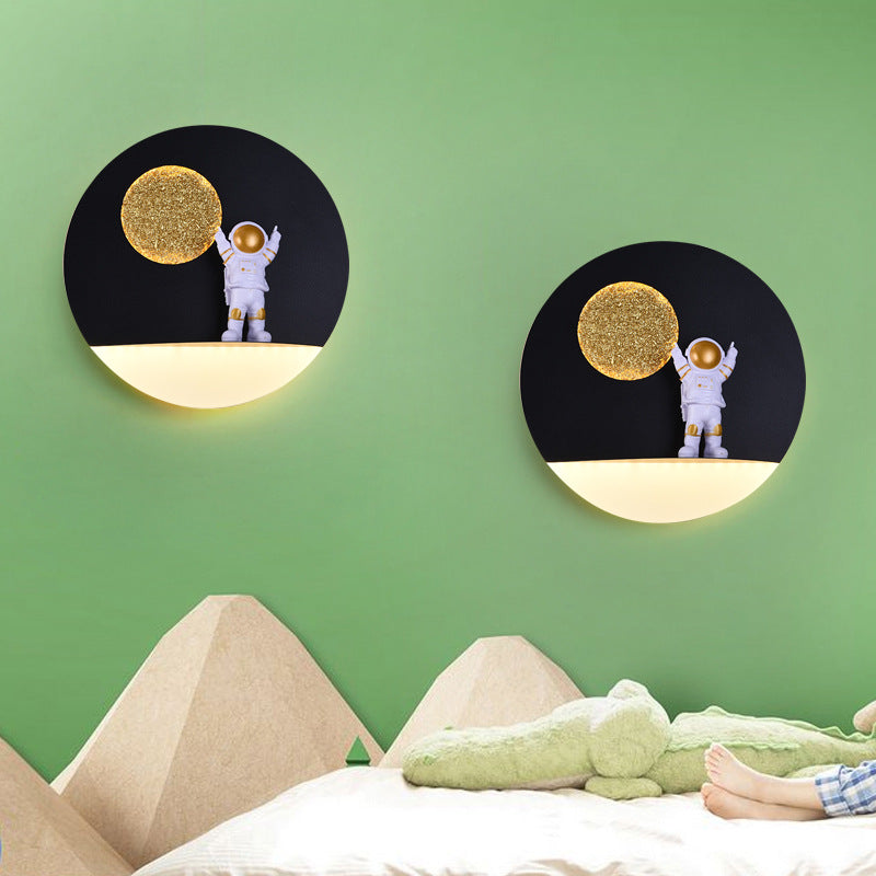Contemporary Creative Iron Resin Round Astronaut LED Wall Sconce Lamp For Bedroom Cuvalon