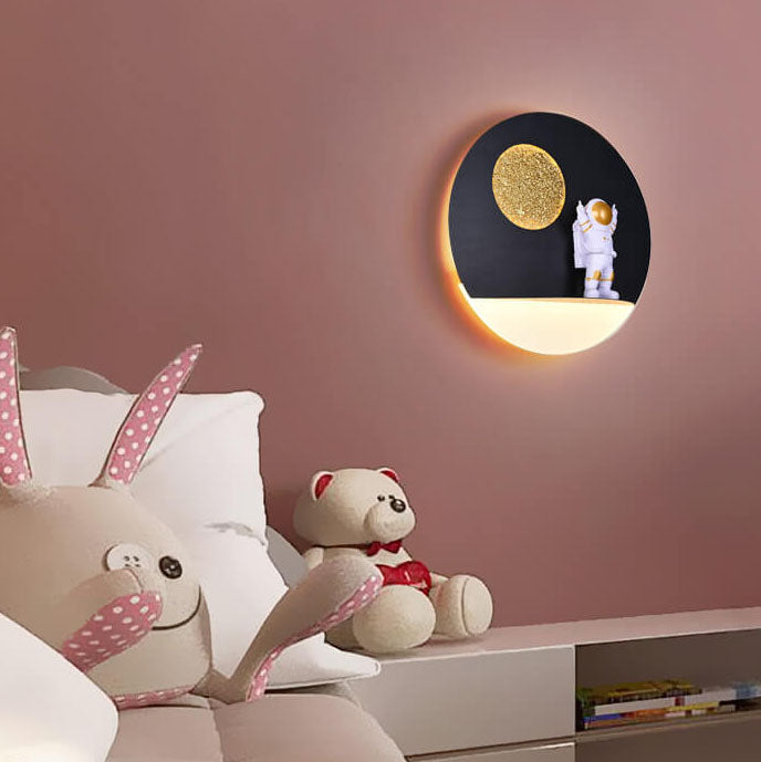 Contemporary Creative Iron Resin Round Astronaut LED Wall Sconce Lamp For Bedroom Cuvalon
