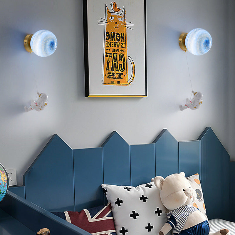 Contemporary Creative 3D Printed Moon Shade Resin Astronaut 1-Light Wall Sconce Lamp For Bedroom Cuvalon