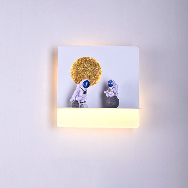Contemporary Creative Iron Resin Round Astronaut LED Wall Sconce Lamp For Bedroom Cuvalon
