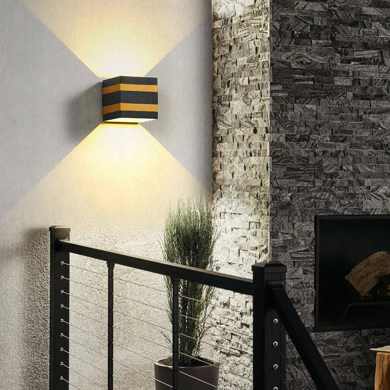 Outdoor Minimalist Square Cube Aluminum Waterproof LED Wall Sconce Lamp Cuvalon