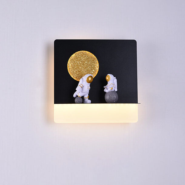 Contemporary Creative Iron Resin Round Astronaut LED Wall Sconce Lamp For Bedroom Cuvalon