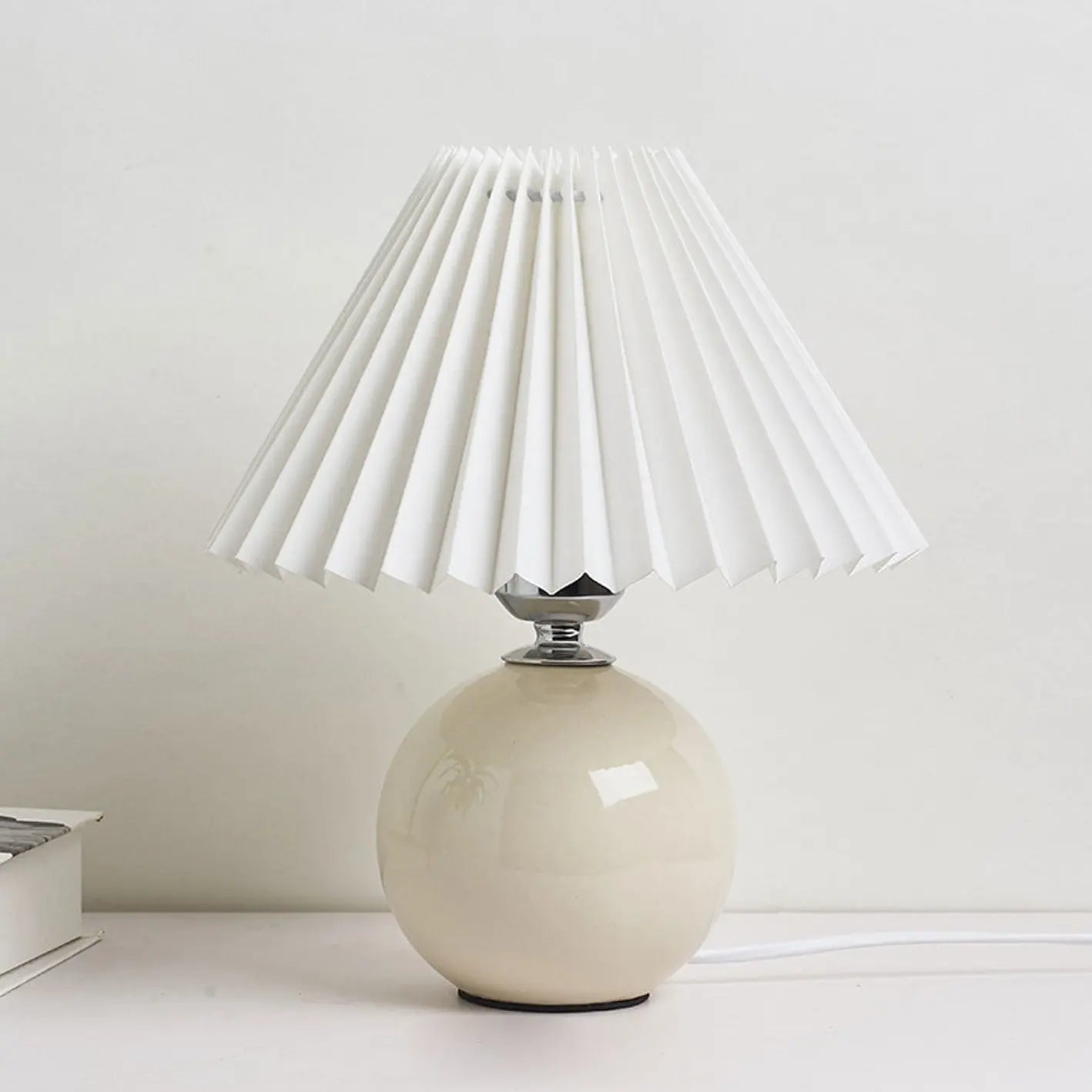 Nordic Minimalist Ceramic Pleated 1-Light Table Lamp Cuvalon