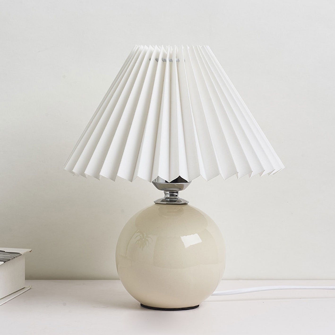 Nordic Minimalist Ceramic Pleated 1-Light Table Lamp Cuvalon