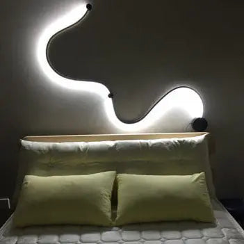 Modern Long Aluminum Snake Shaped 1-Light Curved LED Wall Sconce Lamp Cuvalon