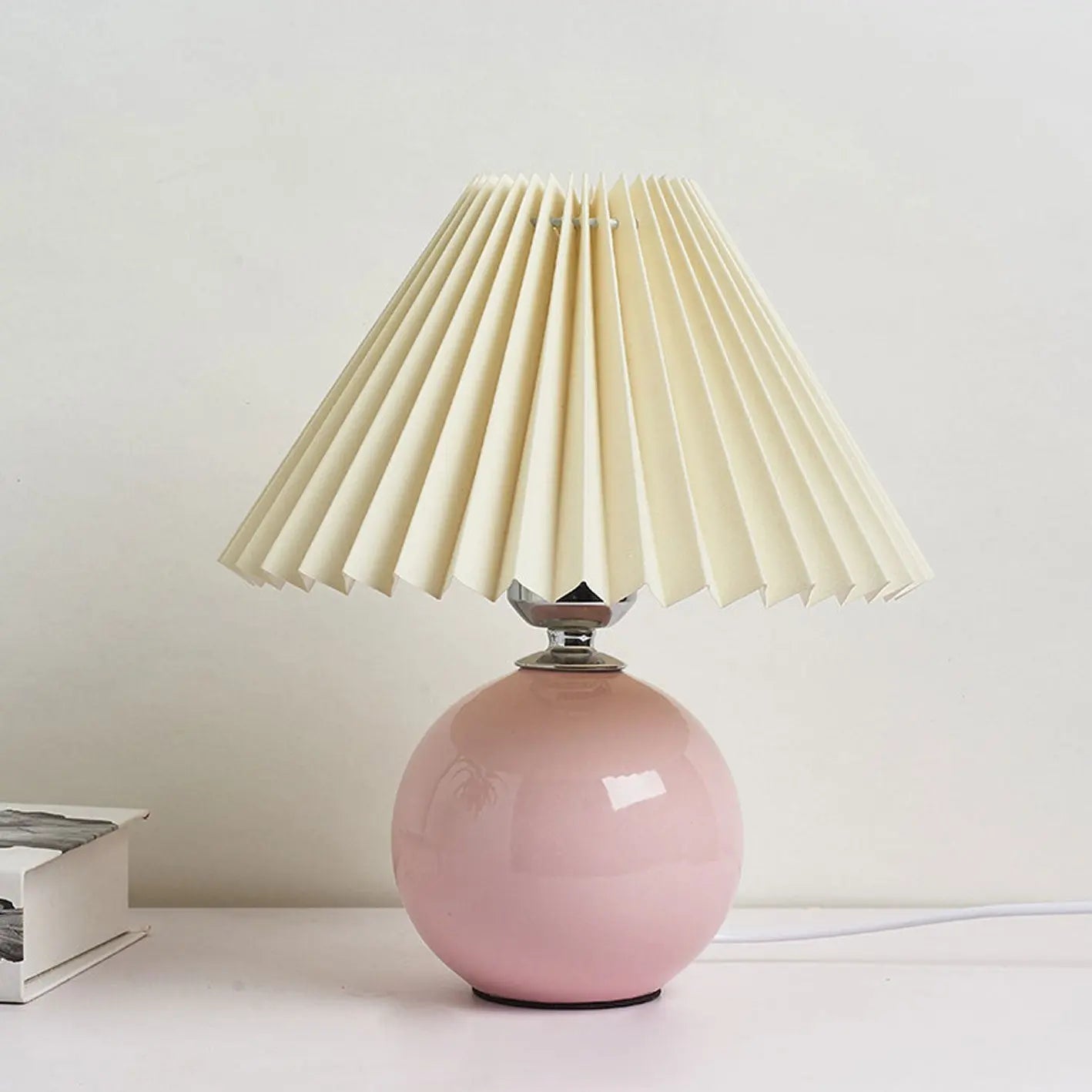 Nordic Minimalist Ceramic Pleated 1-Light Table Lamp Cuvalon