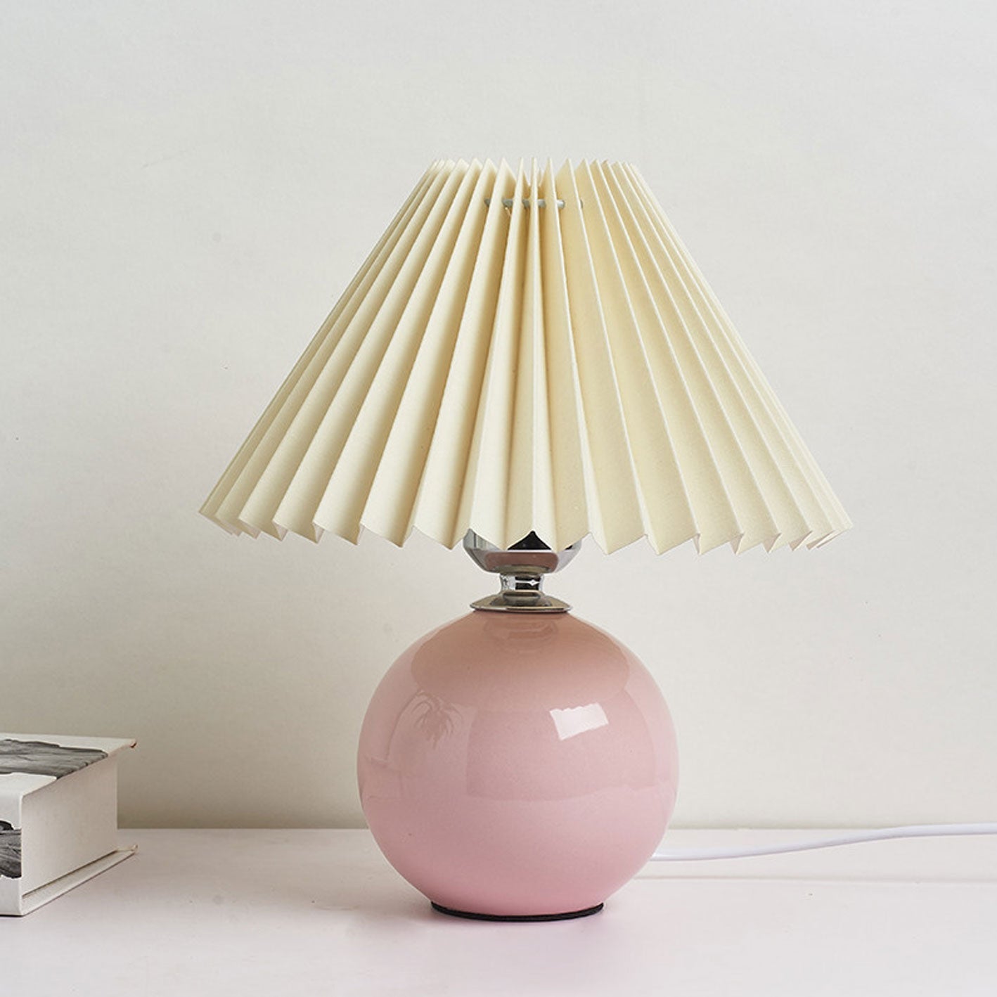 Nordic Minimalist Ceramic Pleated 1-Light Table Lamp Cuvalon