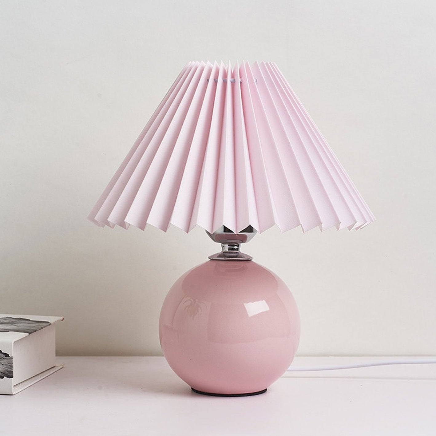 Nordic Minimalist Ceramic Pleated 1-Light Table Lamp Cuvalon