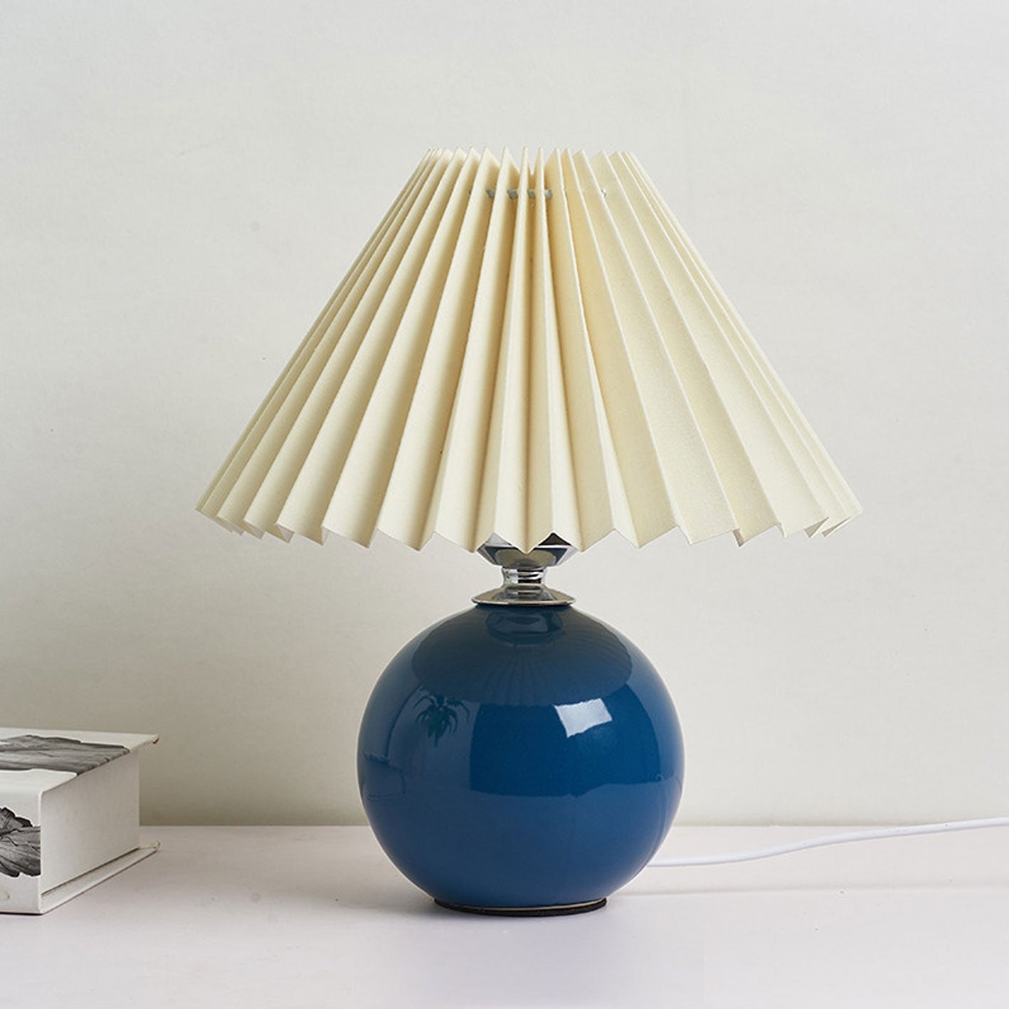 Nordic Minimalist Ceramic Pleated 1-Light Table Lamp Cuvalon