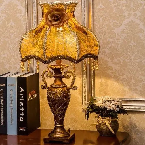 European Vintage Fabric Antique 1-Light Table Lamp Cuvalon
