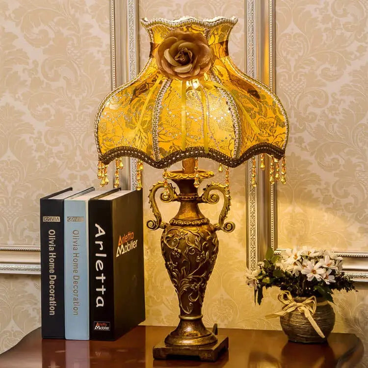 European Vintage Fabric Antique 1-Light Table Lamp Cuvalon