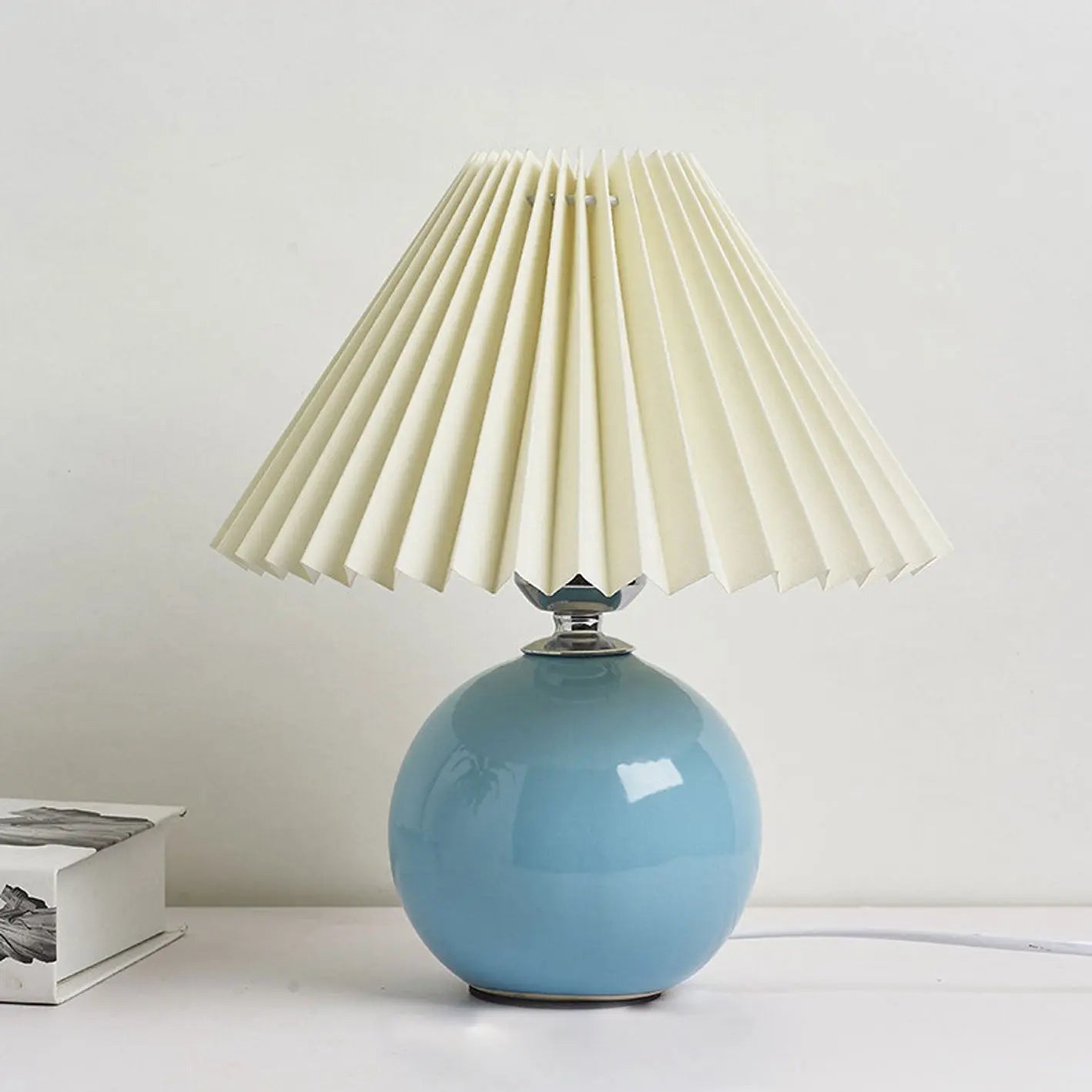 Nordic Minimalist Ceramic Pleated 1-Light Table Lamp Cuvalon