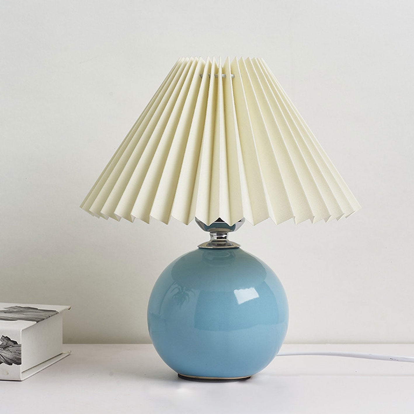 Nordic Minimalist Ceramic Pleated 1-Light Table Lamp Cuvalon