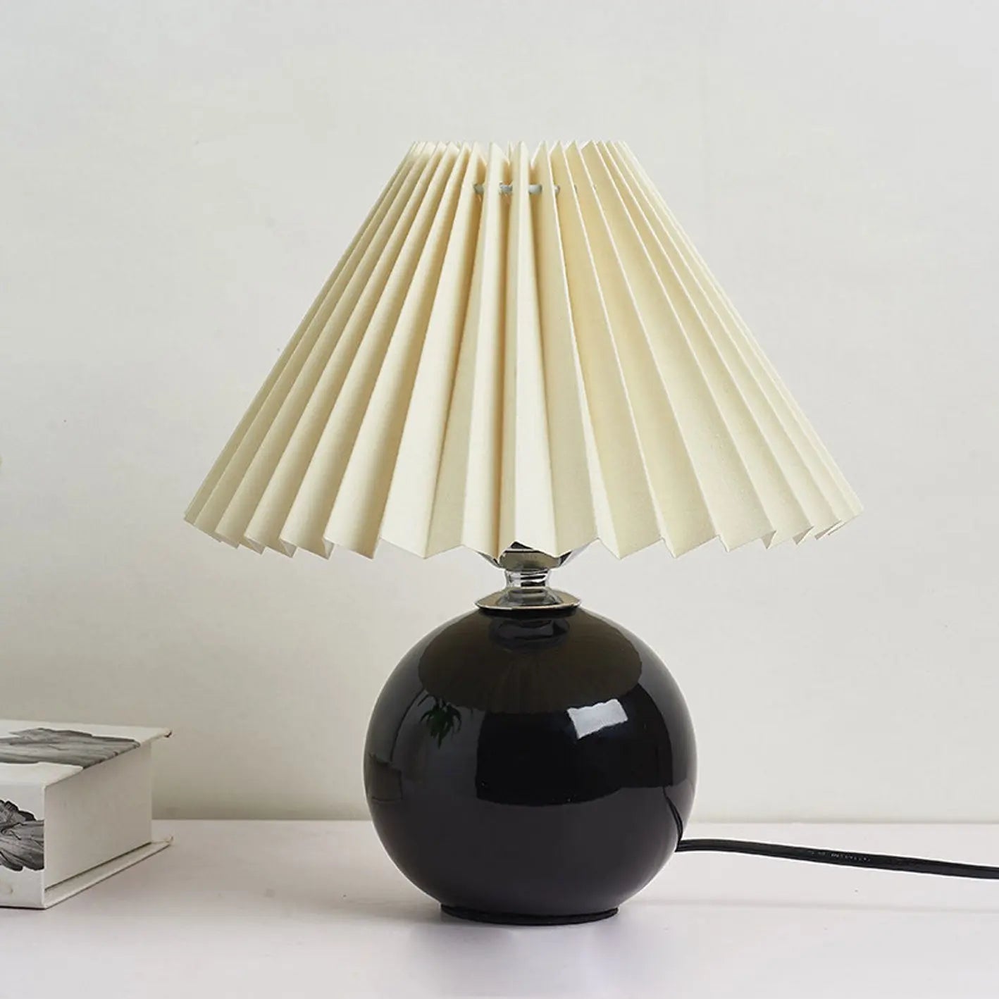 Nordic Minimalist Ceramic Pleated 1-Light Table Lamp Cuvalon