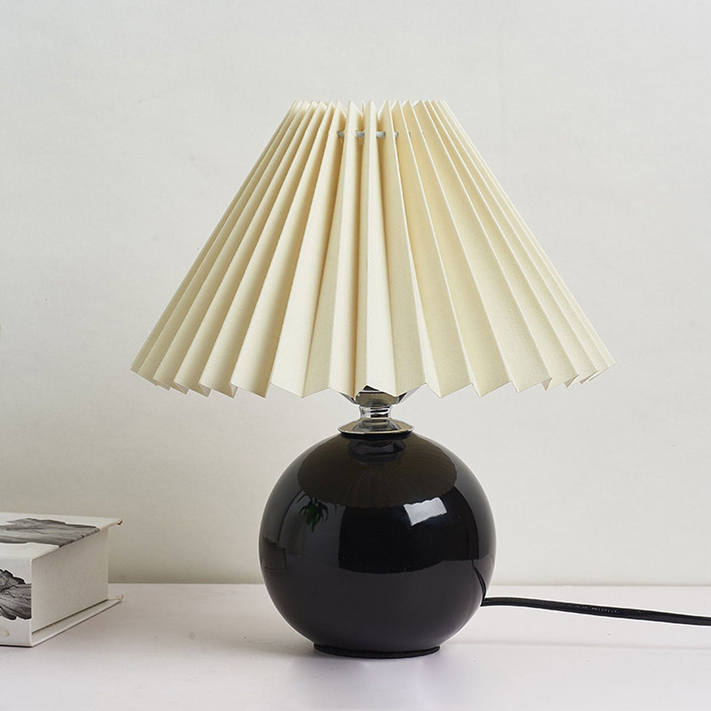 Nordic Minimalist Ceramic Pleated 1-Light Table Lamp Cuvalon