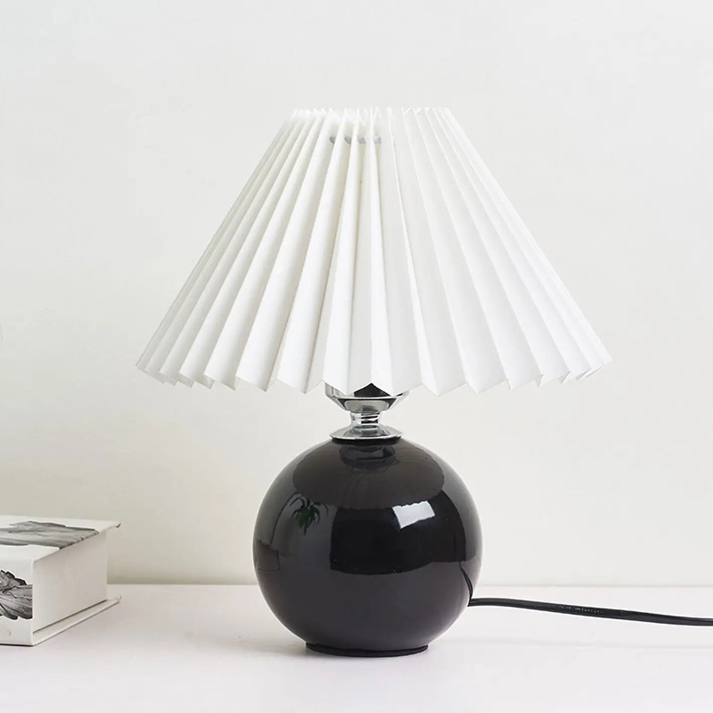 Nordic Minimalist Ceramic Pleated 1-Light Table Lamp Cuvalon