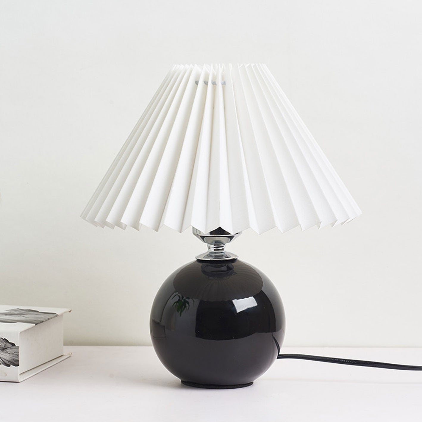 Nordic Minimalist Ceramic Pleated 1-Light Table Lamp Cuvalon