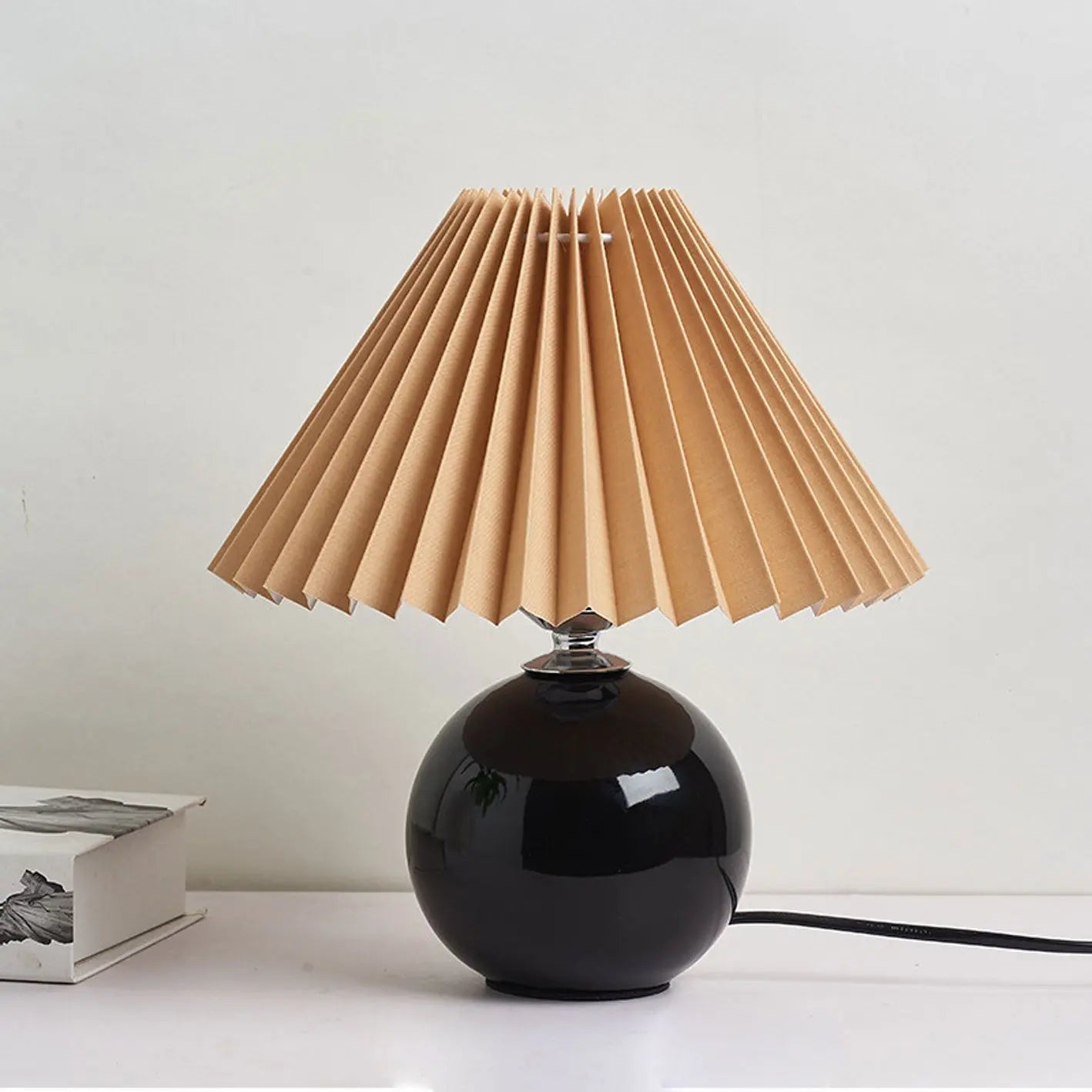 Nordic Minimalist Ceramic Pleated 1-Light Table Lamp Cuvalon