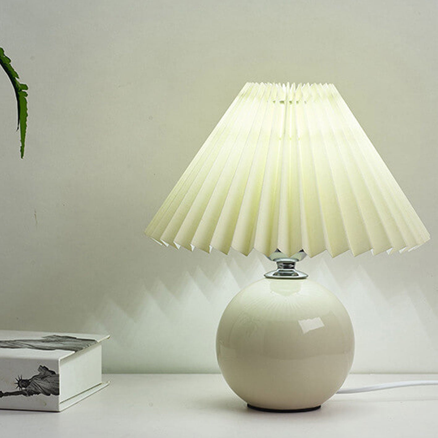 Nordic Minimalist Ceramic Pleated 1-Light Table Lamp Cuvalon