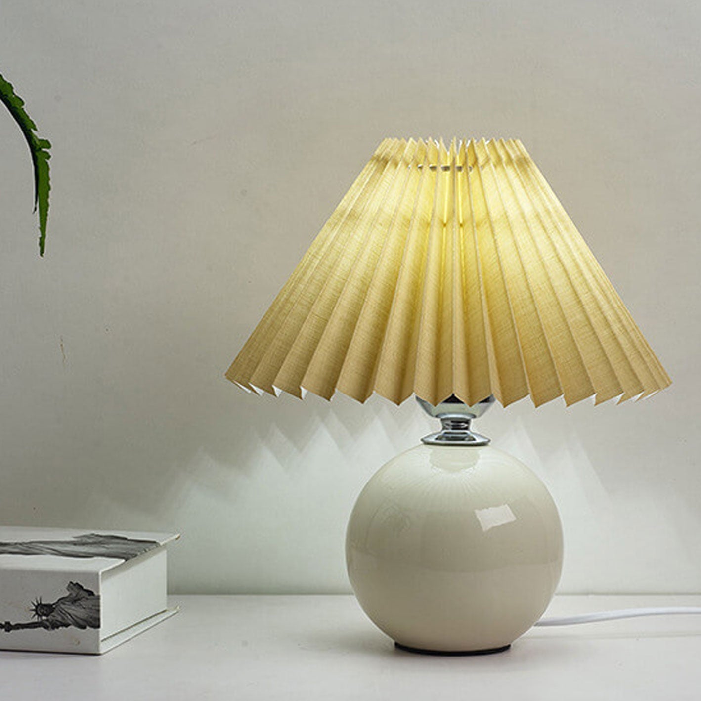 Nordic Minimalist Ceramic Pleated 1-Light Table Lamp Cuvalon