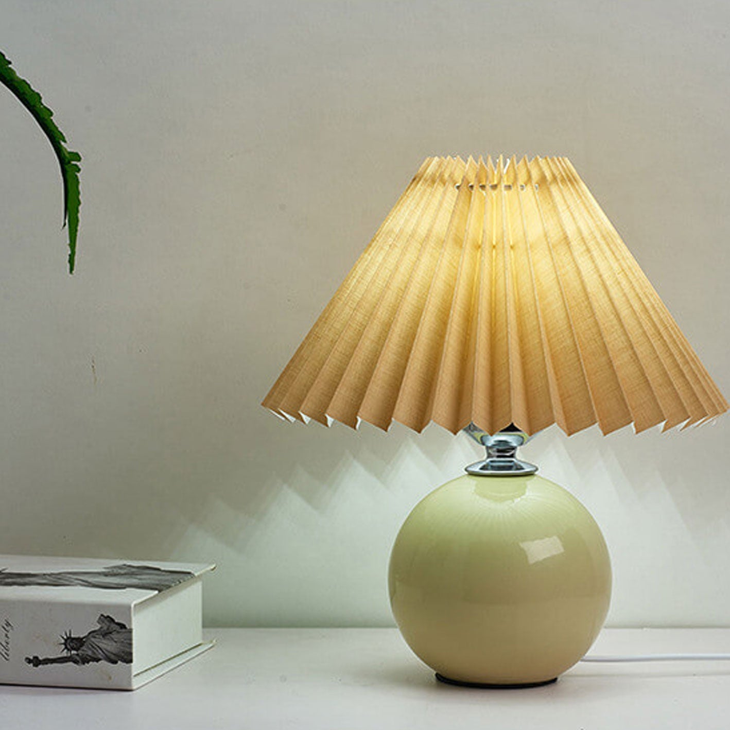 Nordic Minimalist Ceramic Pleated 1-Light Table Lamp Cuvalon