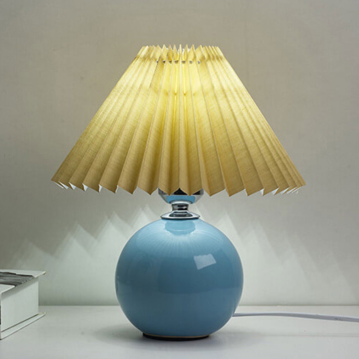 Nordic Minimalist Ceramic Pleated 1-Light Table Lamp Cuvalon