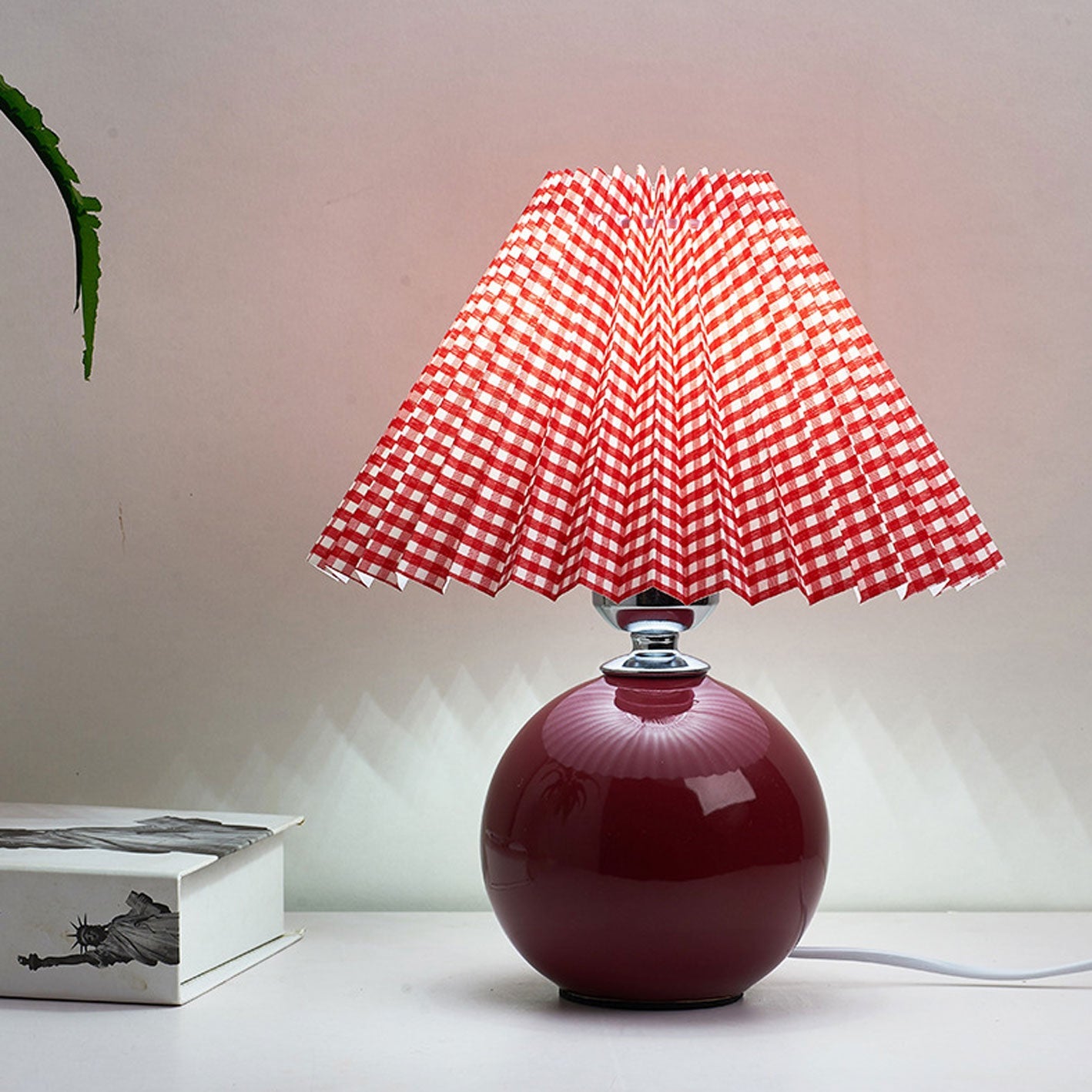 Nordic Minimalist Ceramic Pleated 1-Light Table Lamp Cuvalon