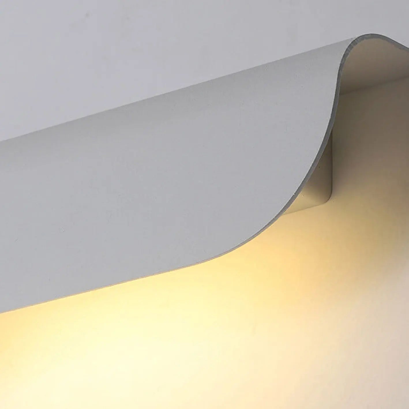 Modern Outdoor Curved  Waterproof LED Garden Wall Sconce Lamp Cuvalon