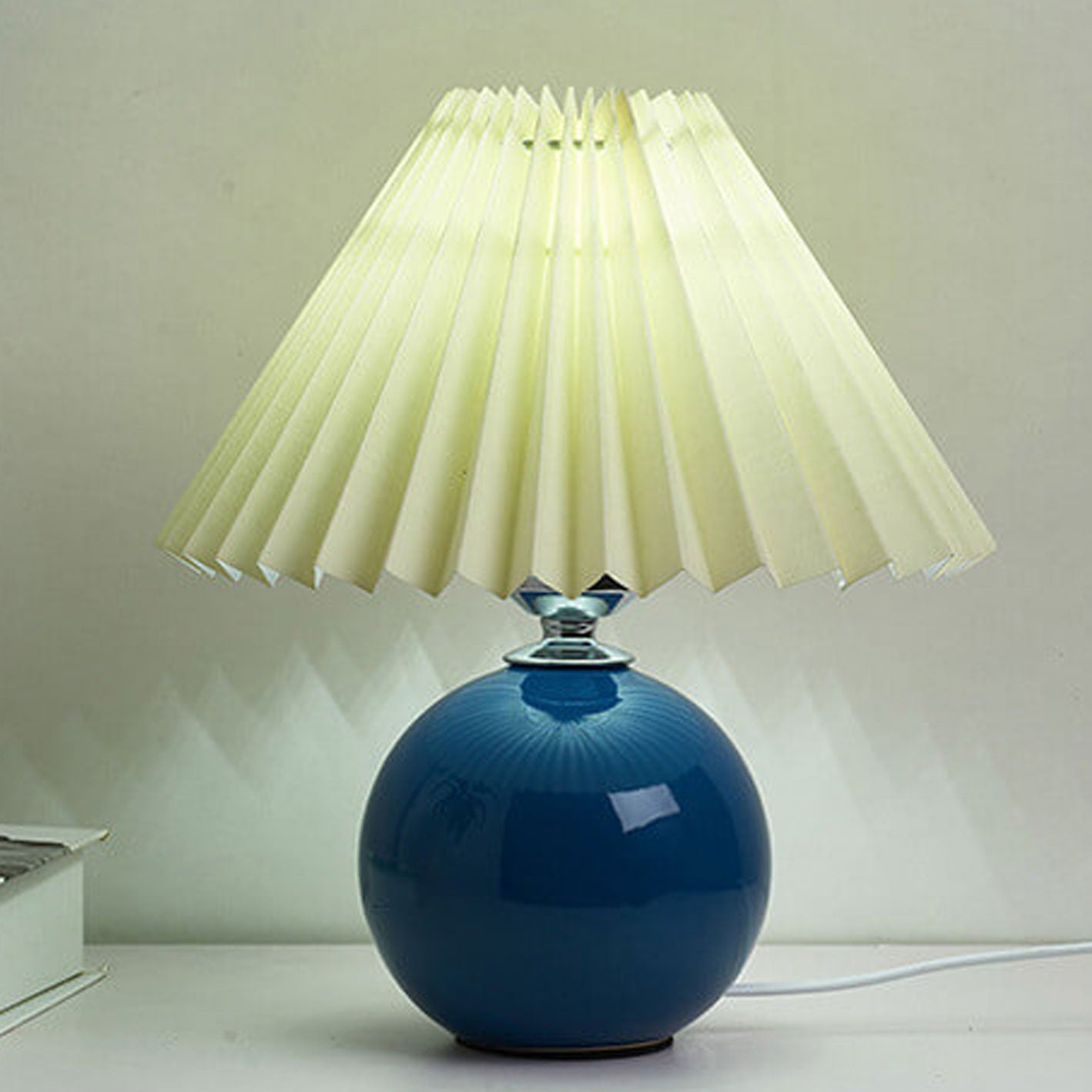 Nordic Minimalist Ceramic Pleated 1-Light Table Lamp Cuvalon