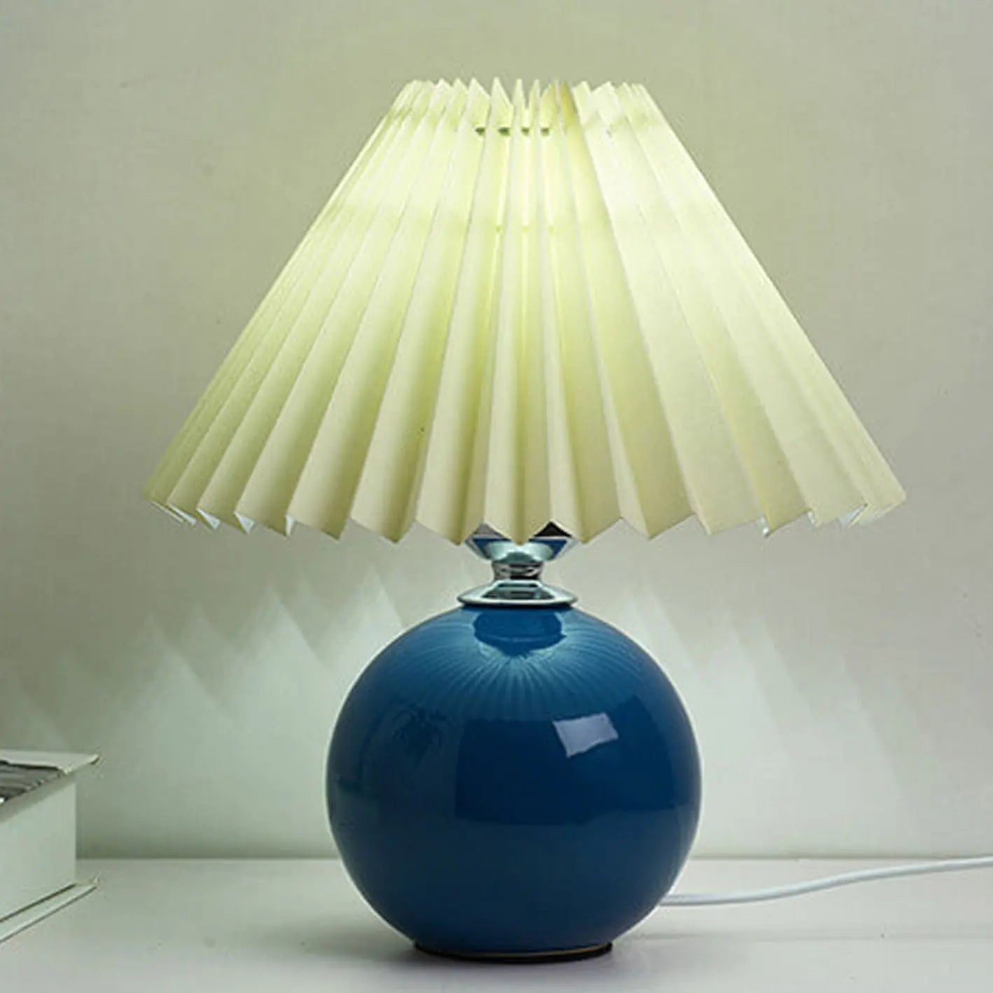 Nordic Minimalist Ceramic Pleated 1-Light Table Lamp Cuvalon