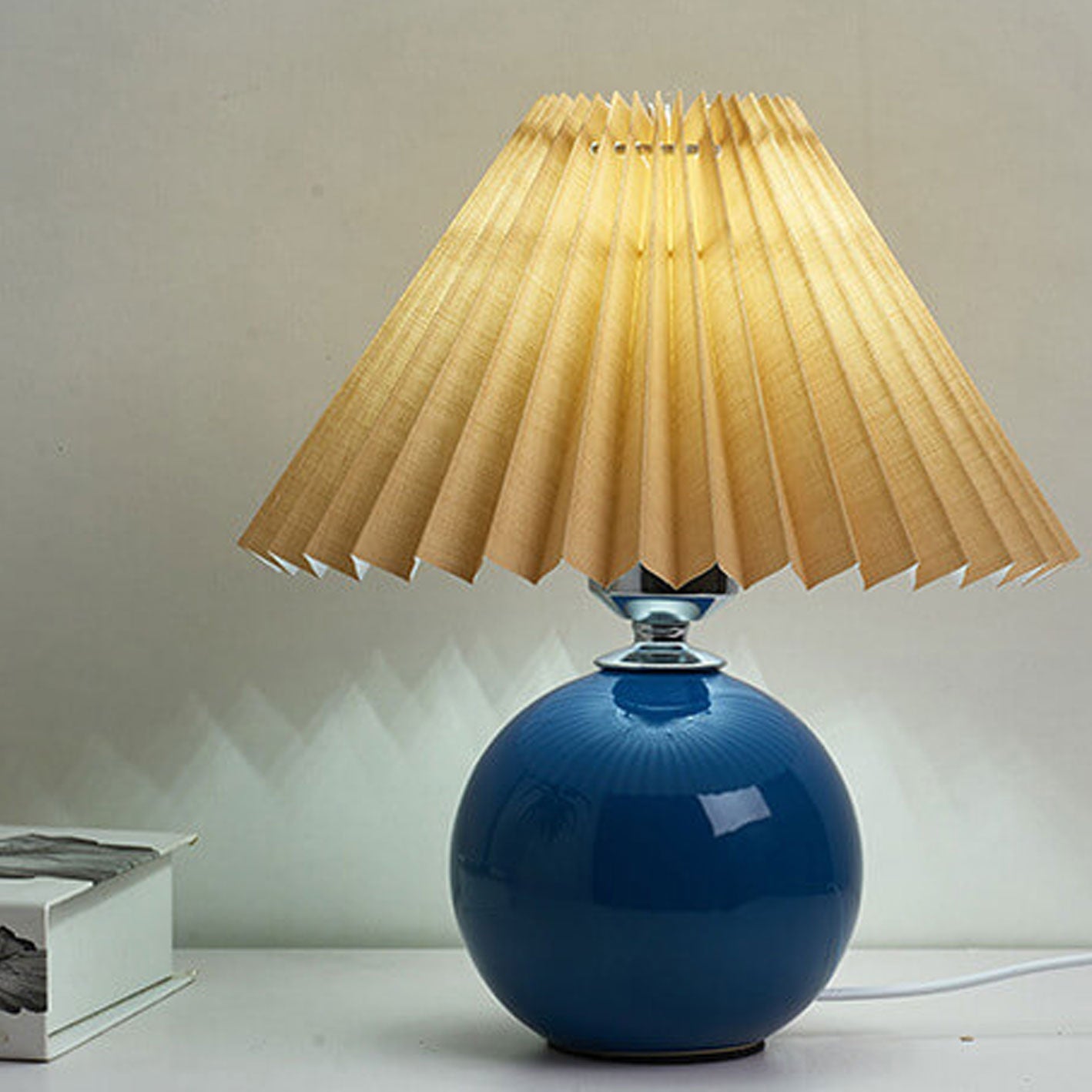 Nordic Minimalist Ceramic Pleated 1-Light Table Lamp Cuvalon