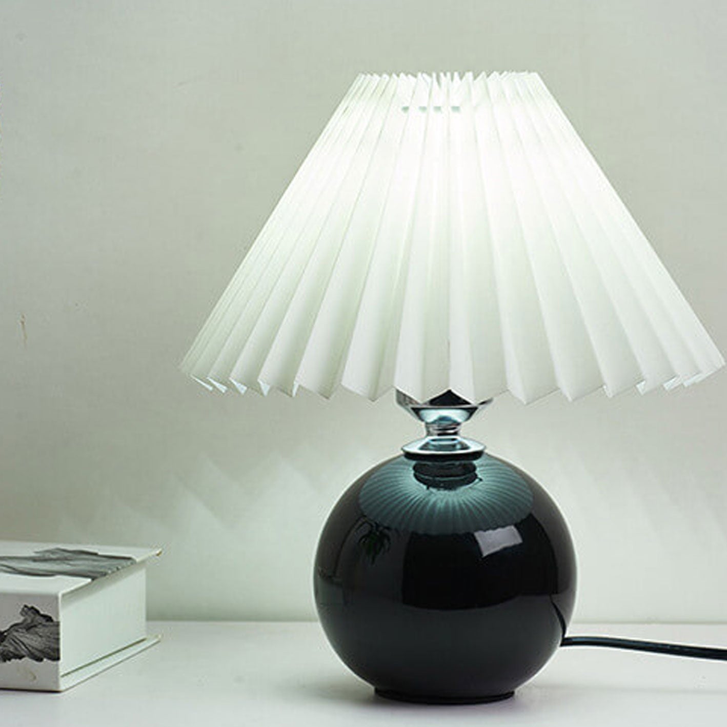 Nordic Minimalist Ceramic Pleated 1-Light Table Lamp Cuvalon