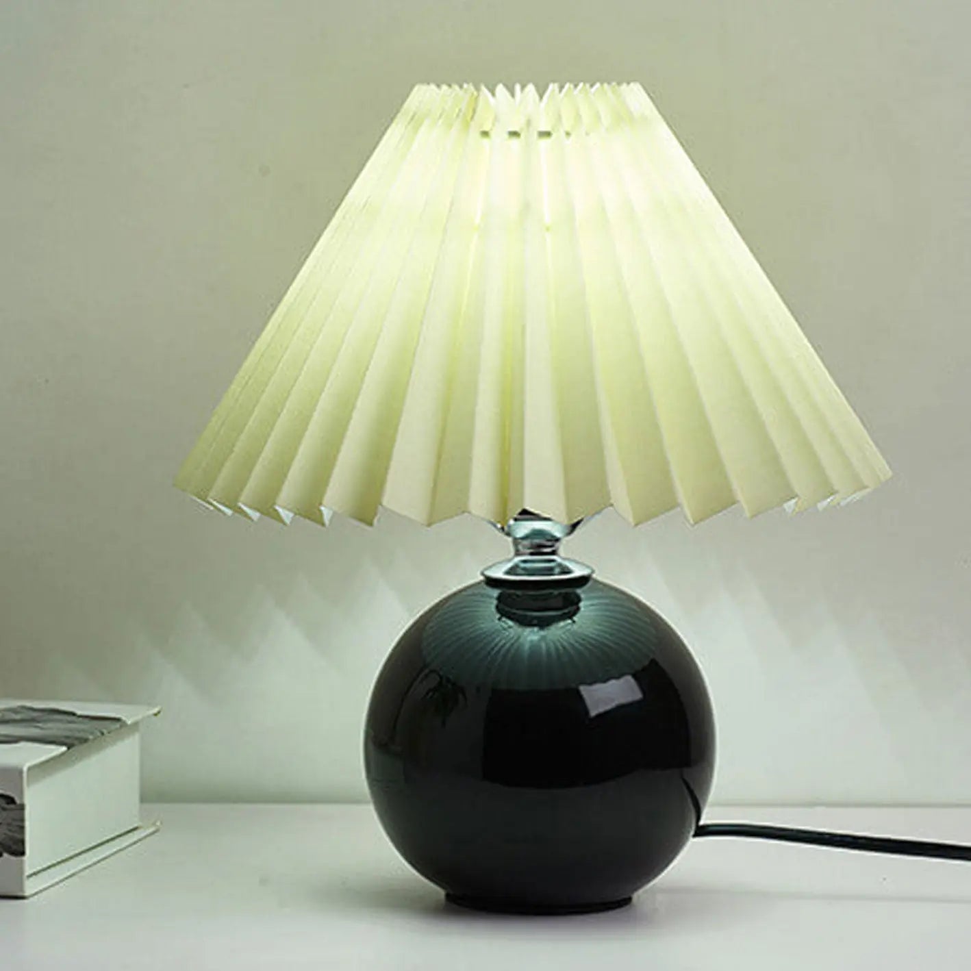 Nordic Minimalist Ceramic Pleated 1-Light Table Lamp Cuvalon