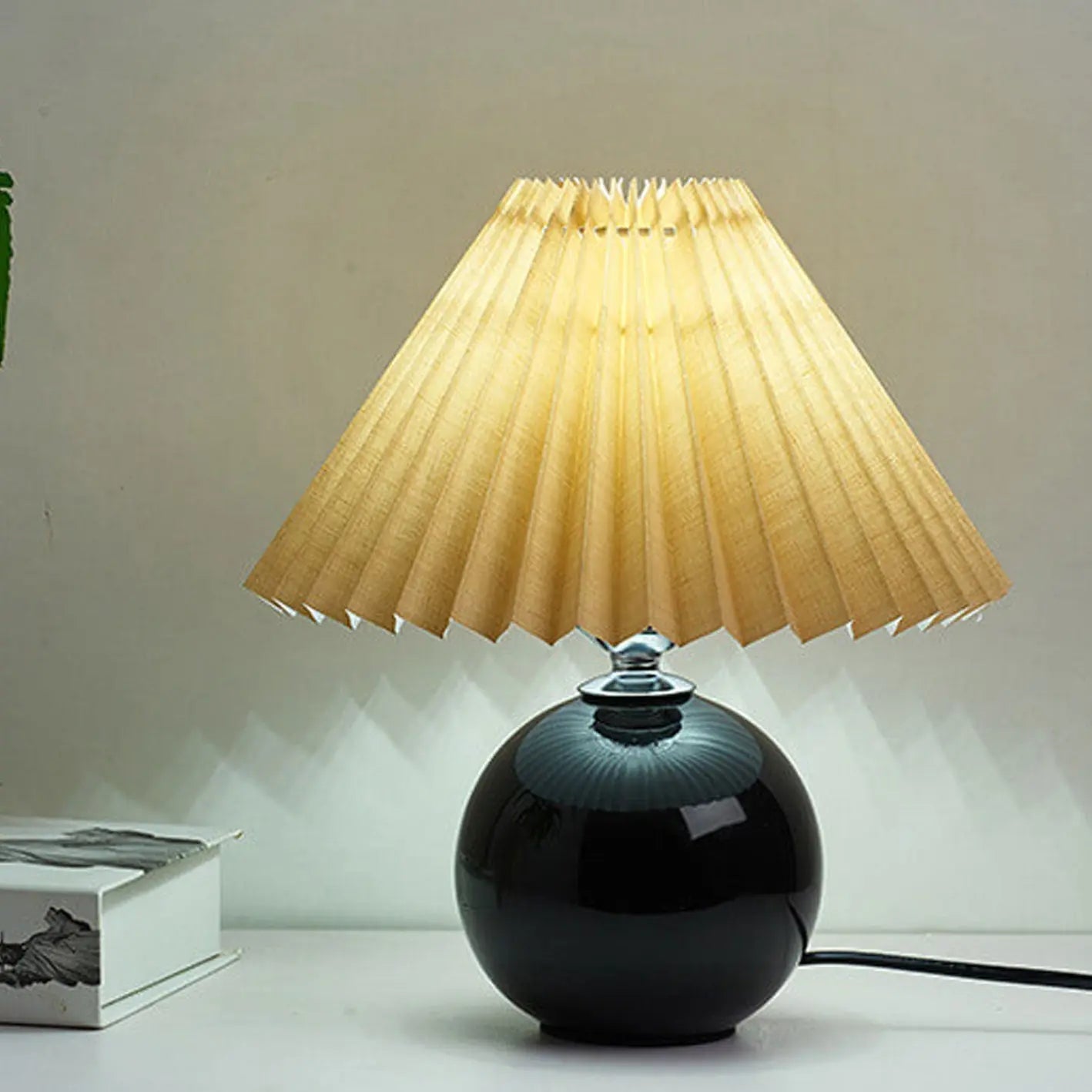Nordic Minimalist Ceramic Pleated 1-Light Table Lamp Cuvalon