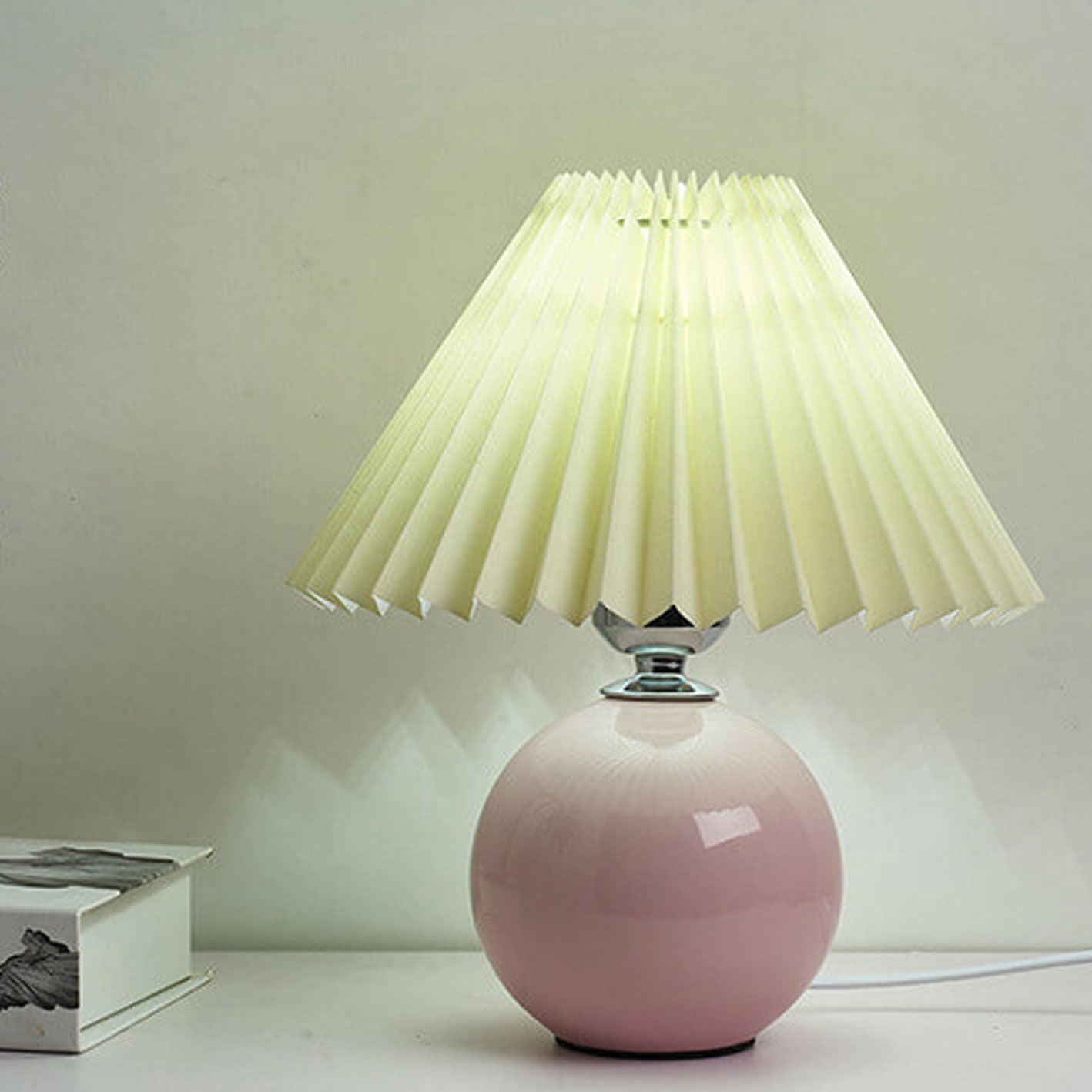 Nordic Minimalist Ceramic Pleated 1-Light Table Lamp Cuvalon