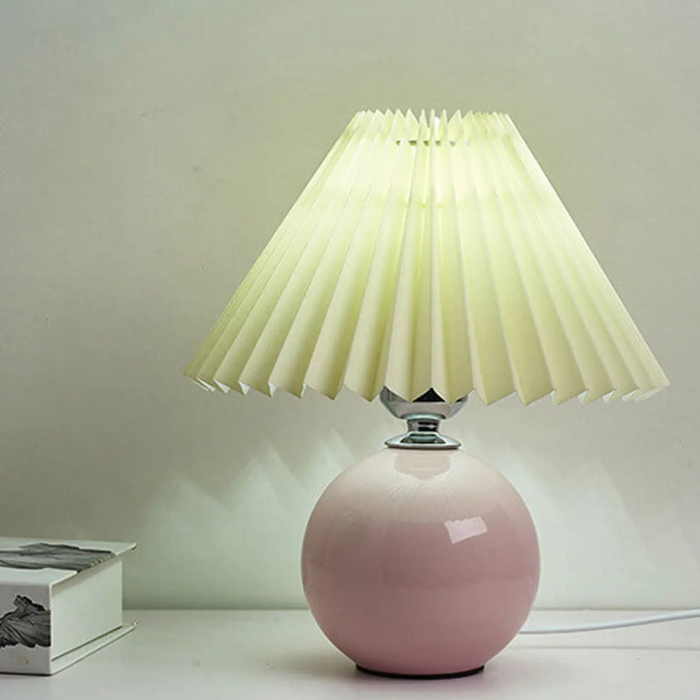 Nordic Minimalist Ceramic Pleated 1-Light Table Lamp Cuvalon