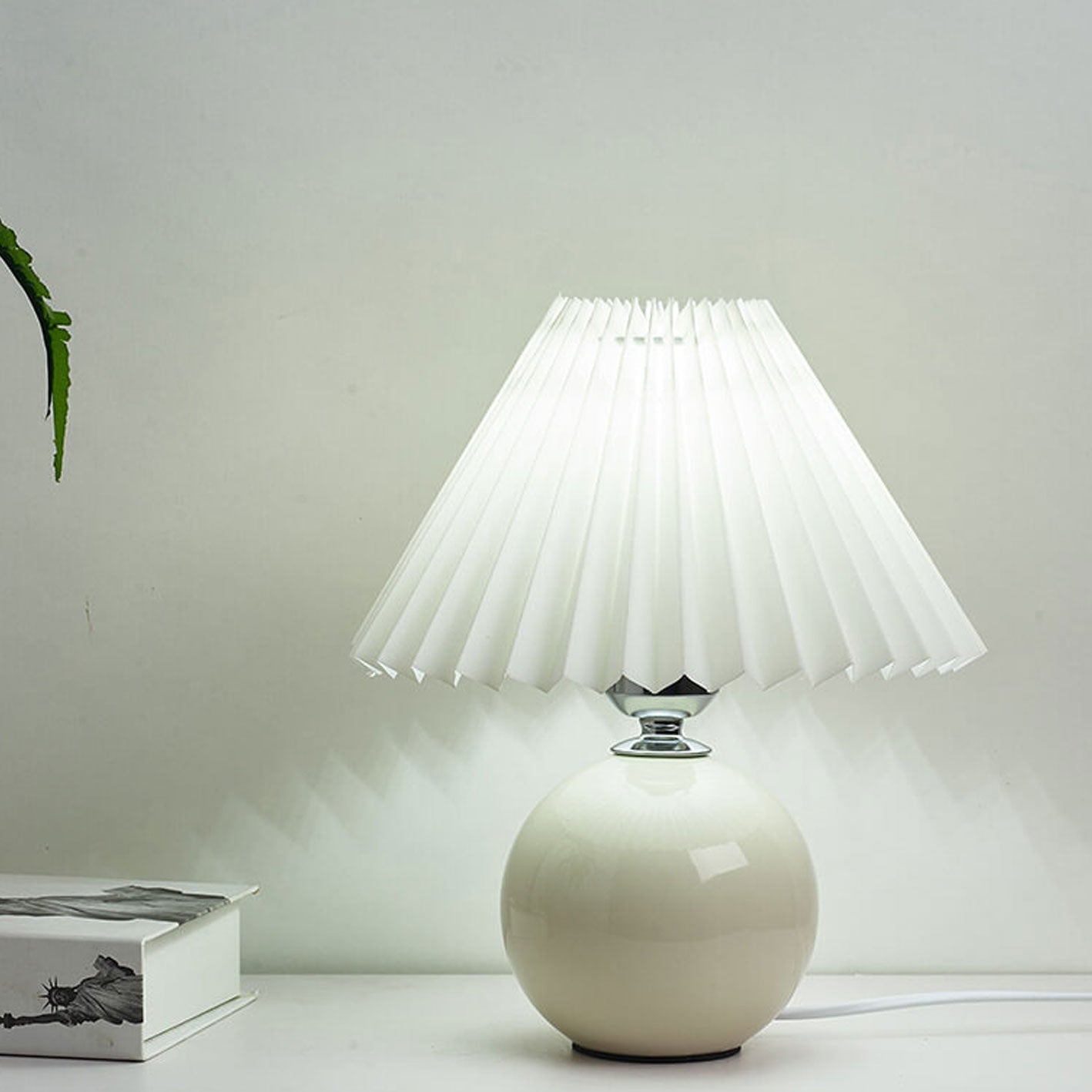 Nordic Minimalist Ceramic Pleated 1-Light Table Lamp Cuvalon