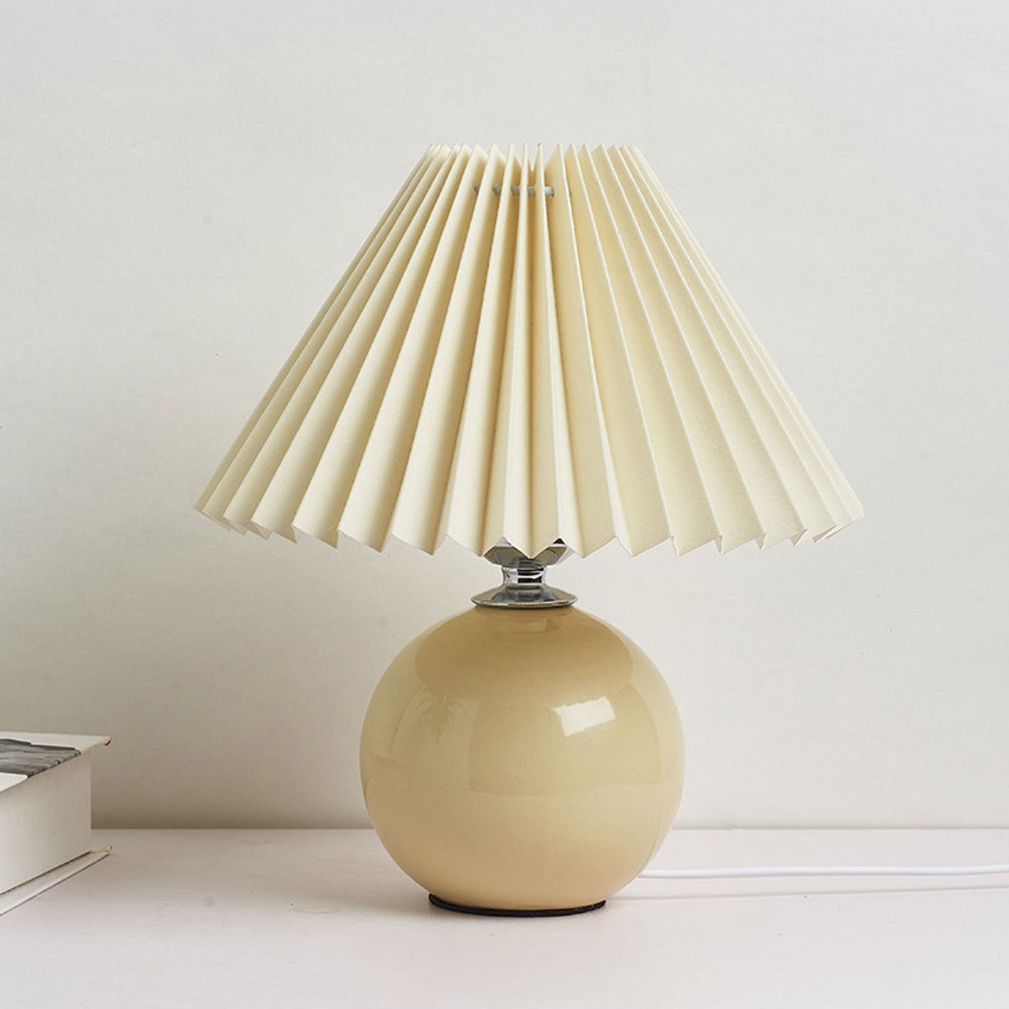Nordic Minimalist Ceramic Pleated 1-Light Table Lamp Cuvalon