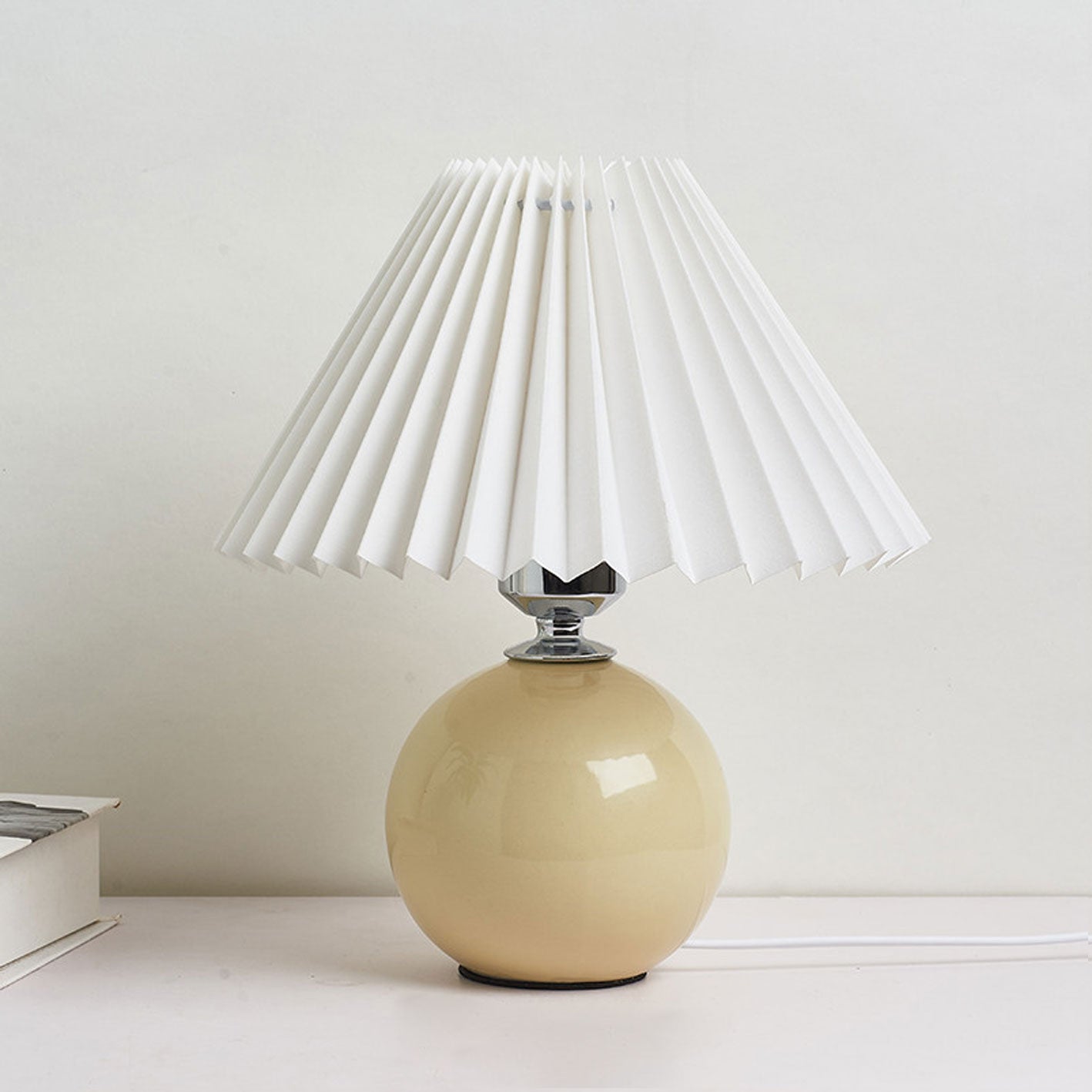 Nordic Minimalist Ceramic Pleated 1-Light Table Lamp Cuvalon