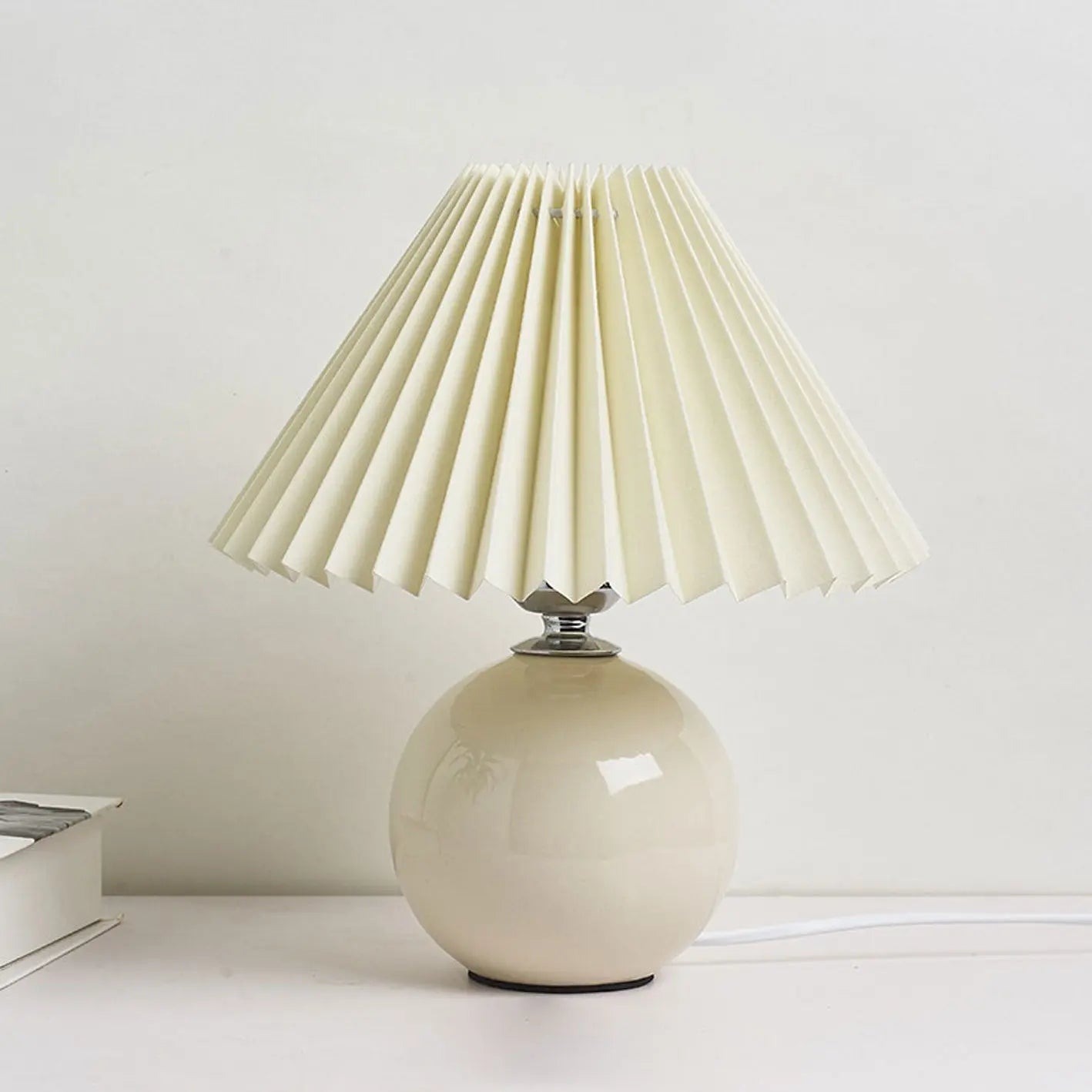 Nordic Minimalist Ceramic Pleated 1-Light Table Lamp Cuvalon
