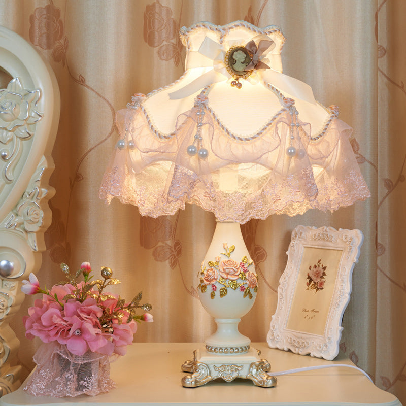 Traditional European Vase Palace Resin Fabric 1-Light Table Lamp For Bedroom Cuvalon