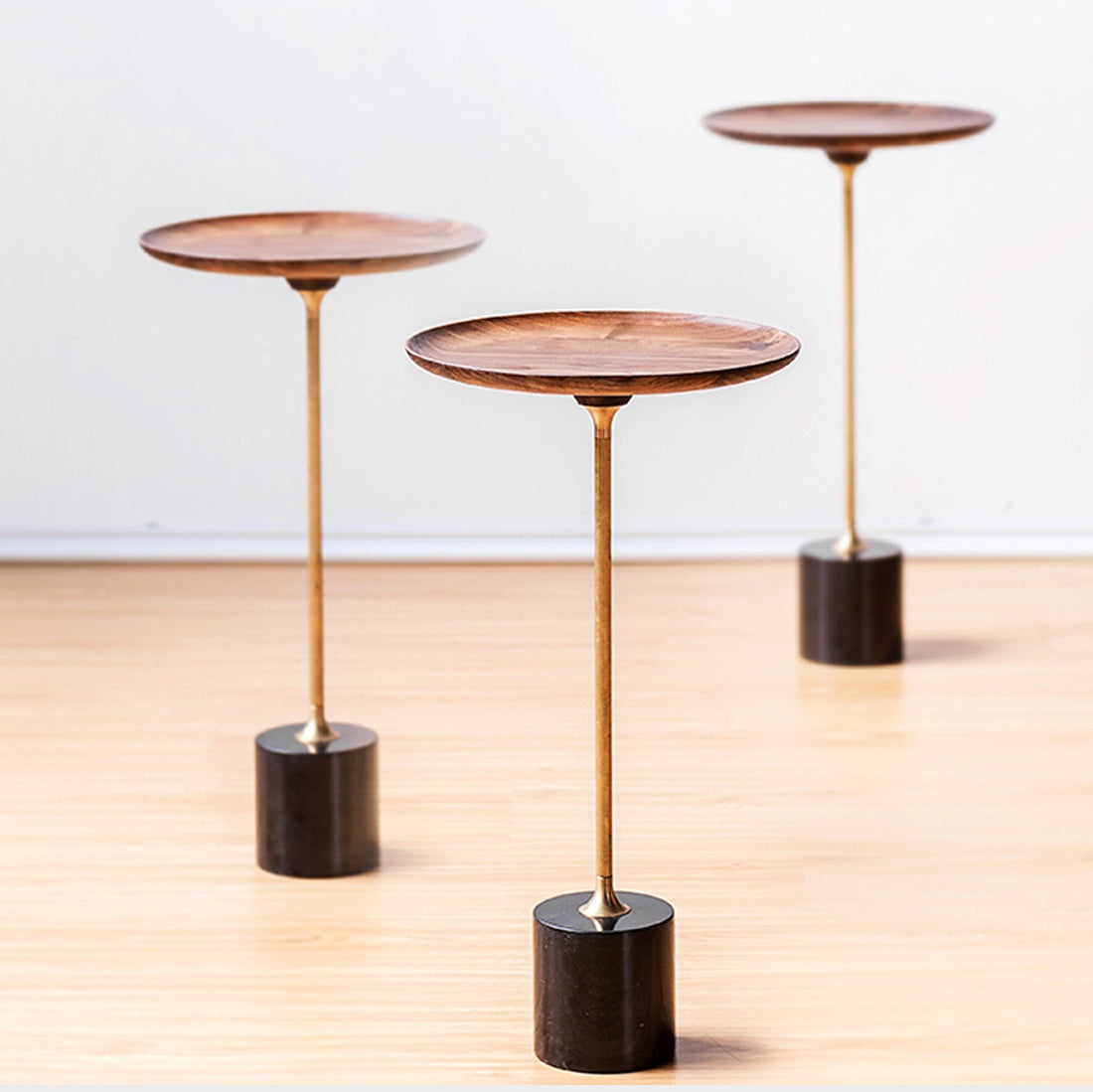 Round Walnut Wood With Solid Steel Base End Table - Vintage Compact Functionality 1-Tray Side Table For Living Room Cuvalon